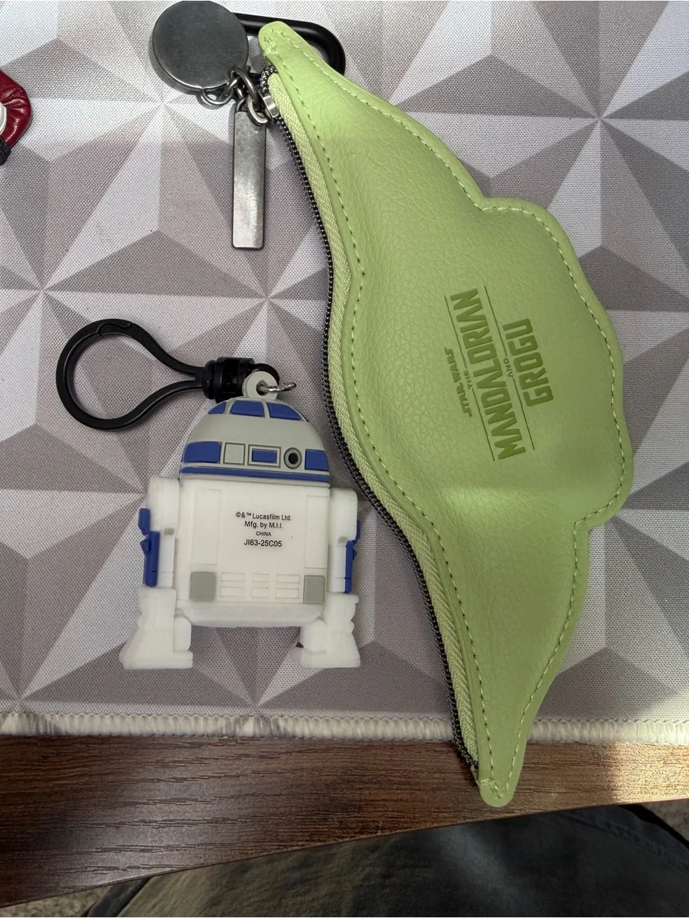 Bath and body works Grogu Face Zip Pouch Keychain
